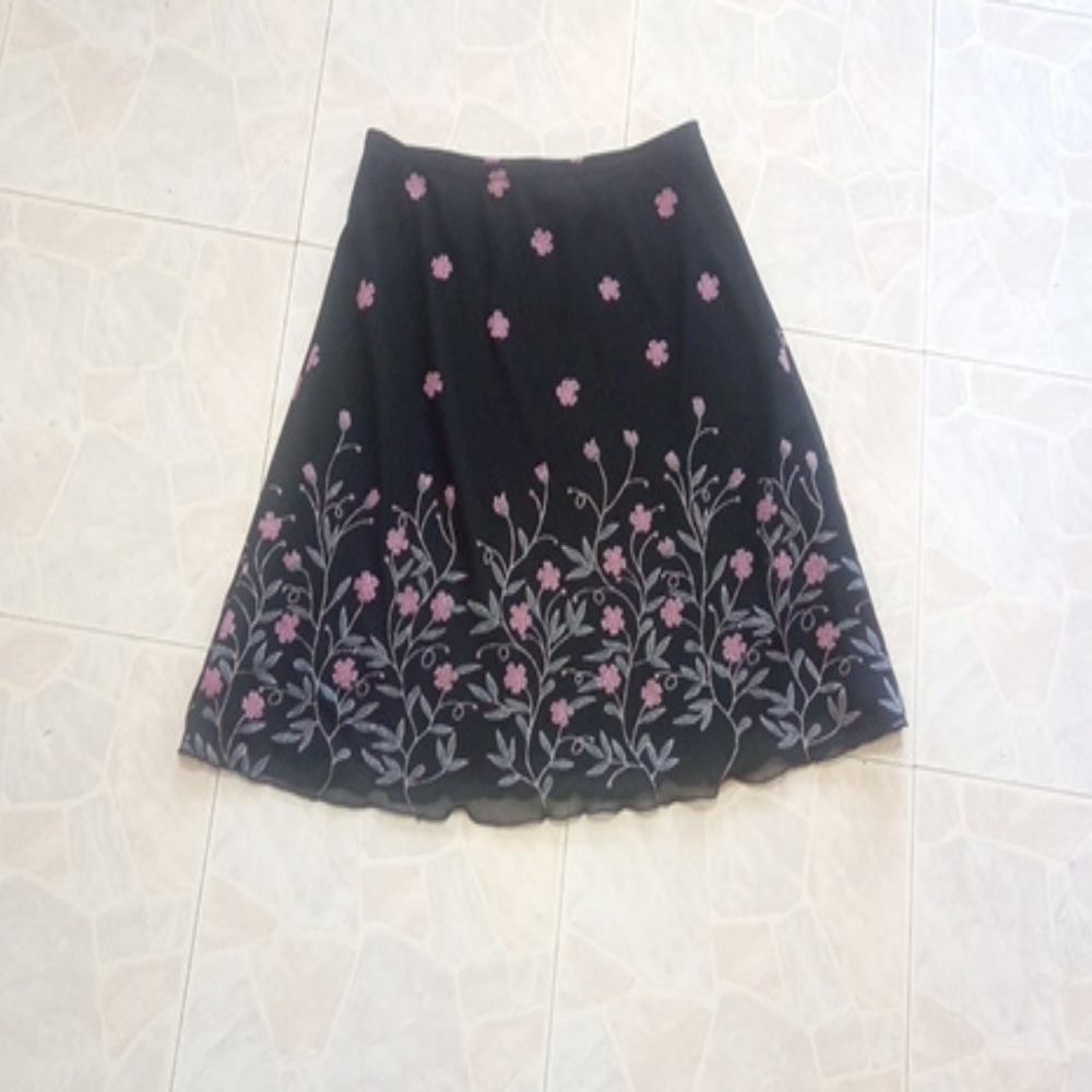 Floral pattern Black midi skirt